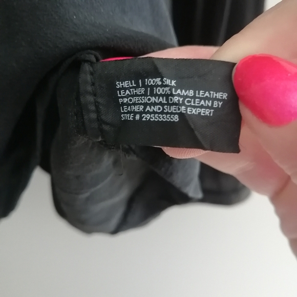 Club Monaco Silk Pleated Keyhole Neck Black Blouse With Lamb Leather Trim XS - Picture 14 of 16